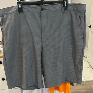 Men’s Izod golf  gray plaid shorts, size 42